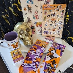Disney Halloween gift w/ Mickey Minnie Donald Daisy and Goofy